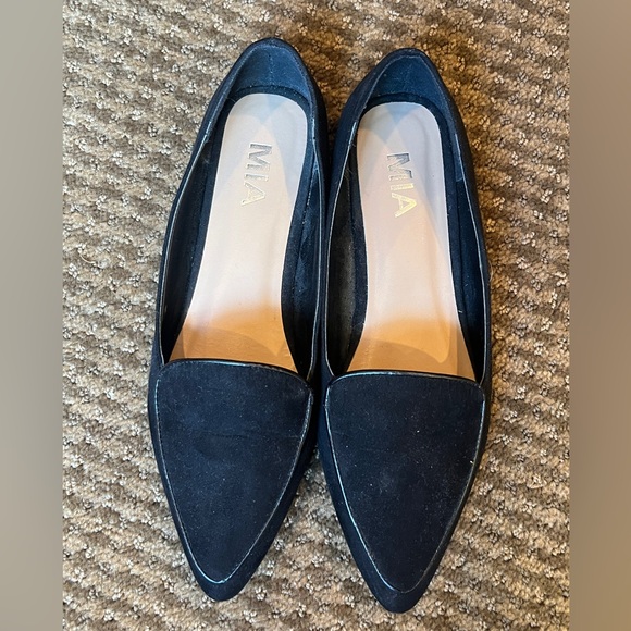 Mia Black Flats. Pointy. Women’s size 6.5. Dress up or casual. Comfortable. EUC! - Picture 4 of 7